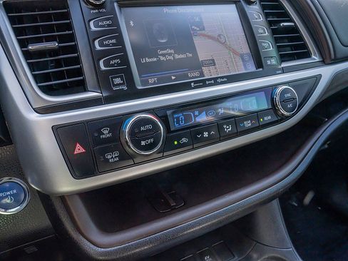 Used 2019 Toyota Highlander Limited image 27