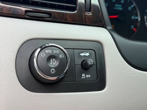Used 2012 Chevrolet Impala LTZ FWD image 24