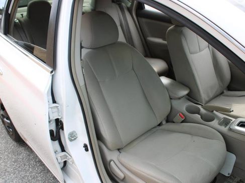 Used 2013 Nissan Sentra S image 11