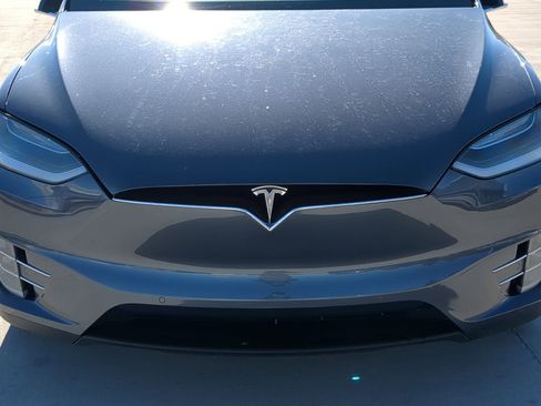 Used 2018 Tesla Model X 75D image 9