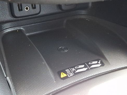 Used 2018 Chevrolet Equinox Premier FWD image 29
