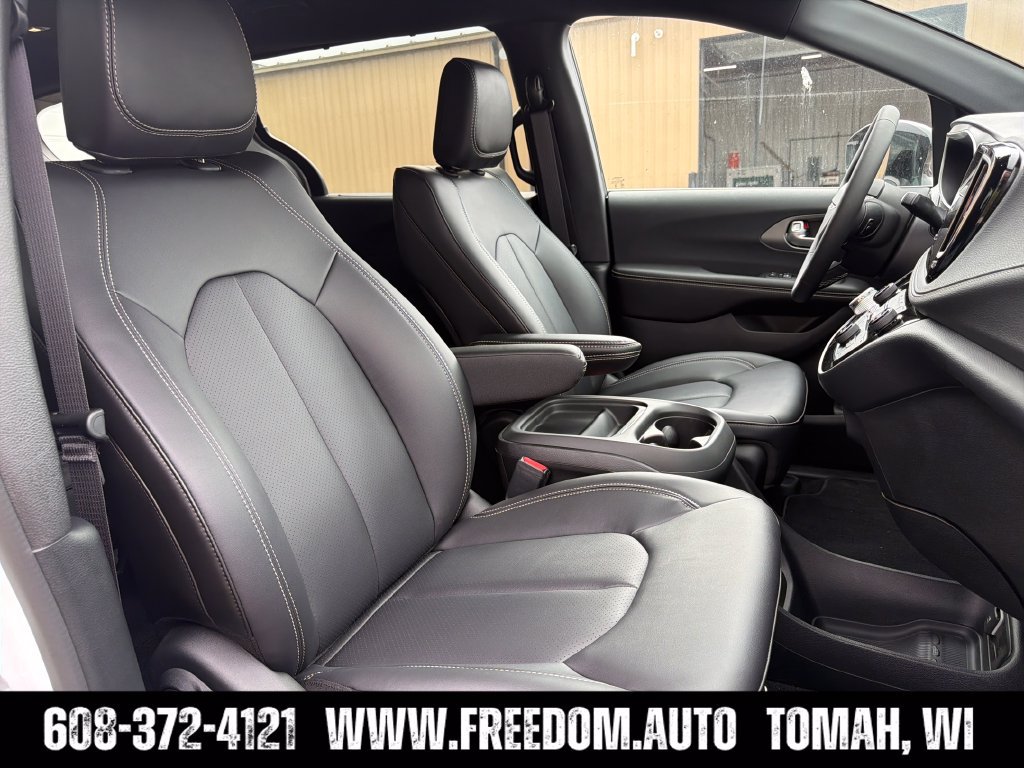 New 2027 Chrysler Pacifica Select AWD/4WD image 34