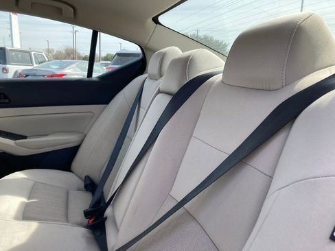 Used 2025 Nissan Altima 2.5 SV image 11