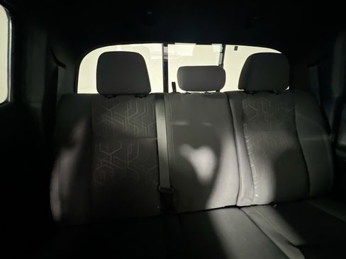 Used 2016 Toyota Tacoma TRD Sport w/ Premium & Technology Package image 33