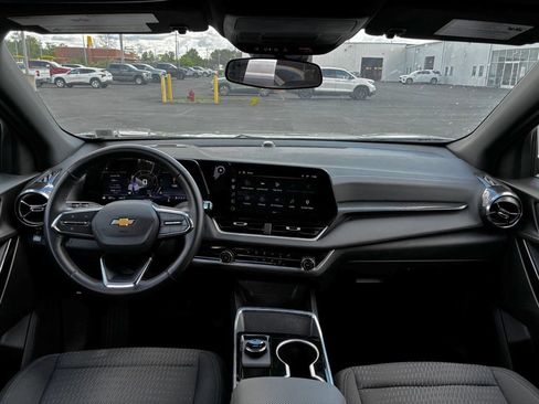 Used 2026 Chevrolet Equinox LT AWD/4WD image 3