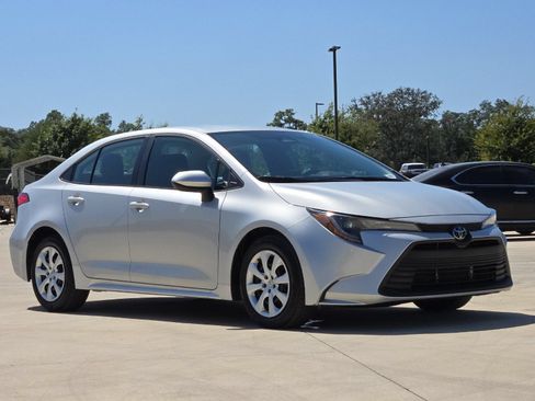Used 2025 Toyota Corolla LE FWD image 7