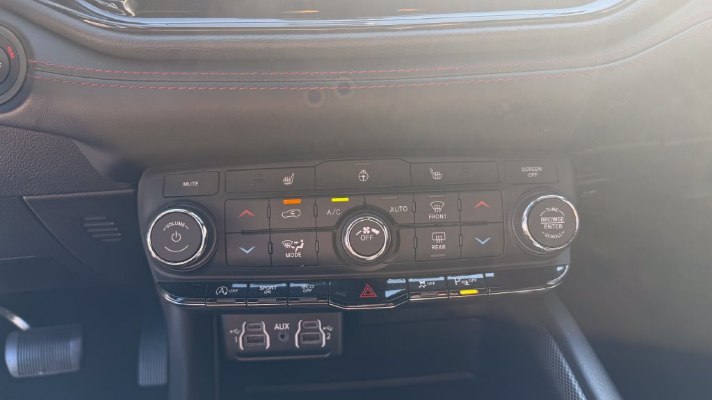 Used 2025 Dodge Durango GT RWD image 17