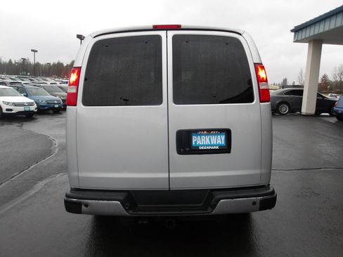 Used 2018 Chevrolet Express 3500 LT w/ LT Preferred Equipment Group image 4