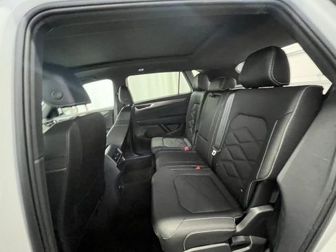 Certified 2025 Volkswagen Atlas Cross Sport SE w/ Panoramic Sunroof Package image 24