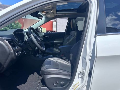 Used 2022 Jeep Cherokee Latitude Lux w/ Sun & Sound Group image 9