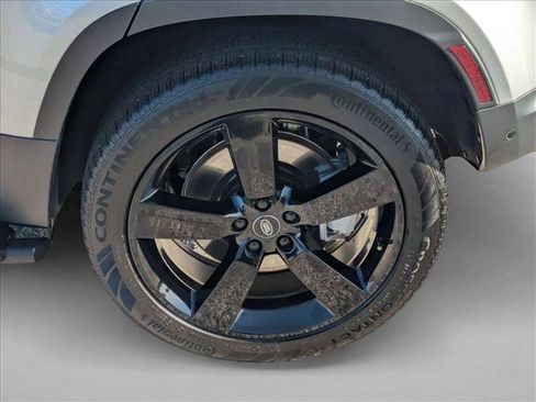 Used 2024 Land Rover Defender 110 S image 26