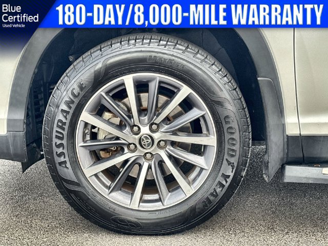 Used 2019 Toyota Highlander XLE FWD image 19