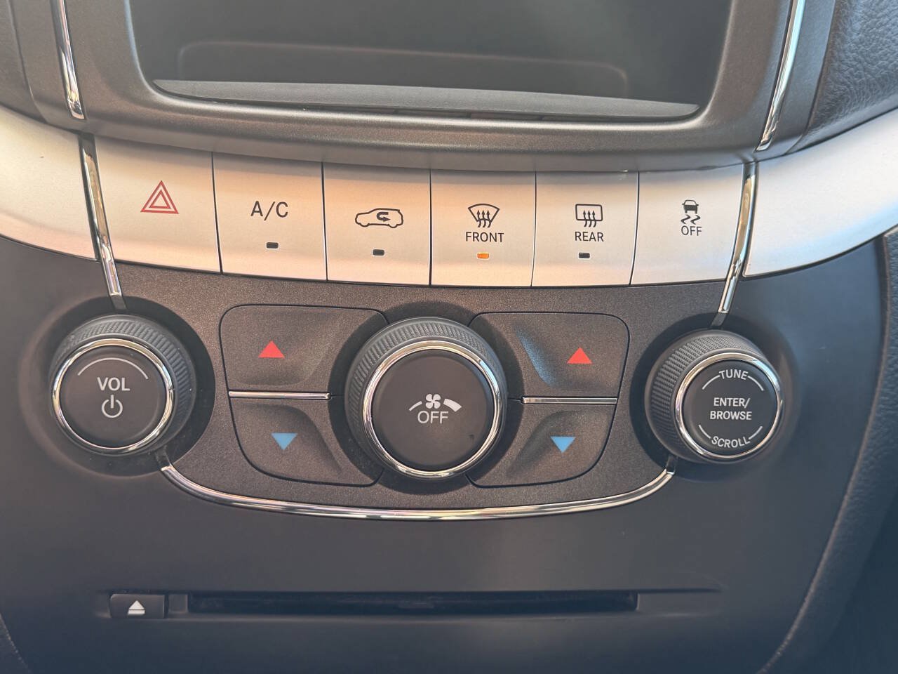Used 2018 Dodge Journey SE w/ Mopar All Weather Group FWD image 18