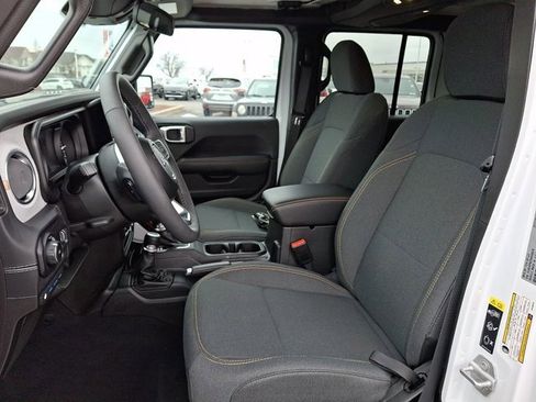 Certified 2025 Jeep Wrangler Unlimited Sahara w/ Safety Group image 17