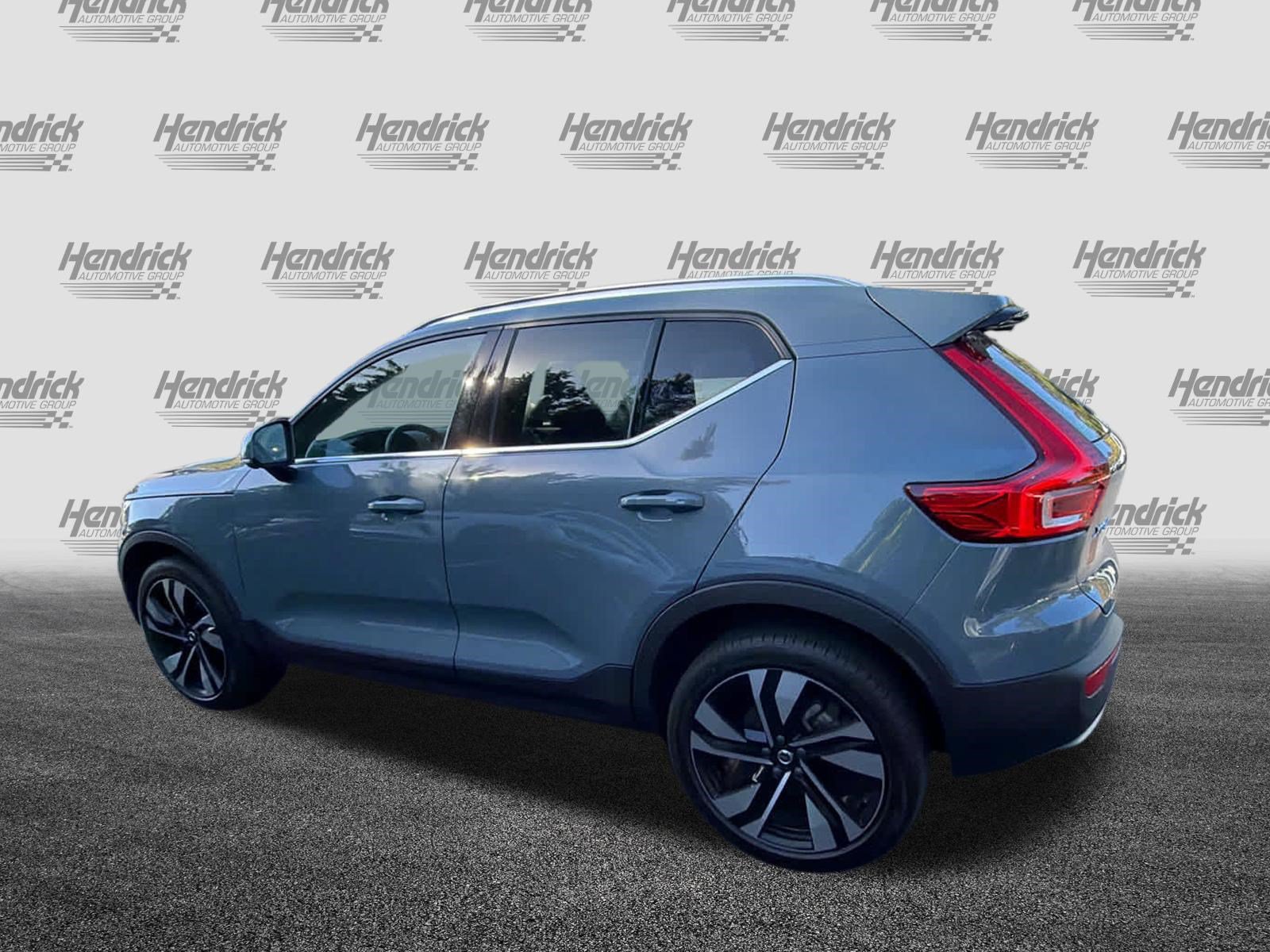 Used 2023 Volvo XC40 B4 Plus w/ Protection Package Premier FWD image 8