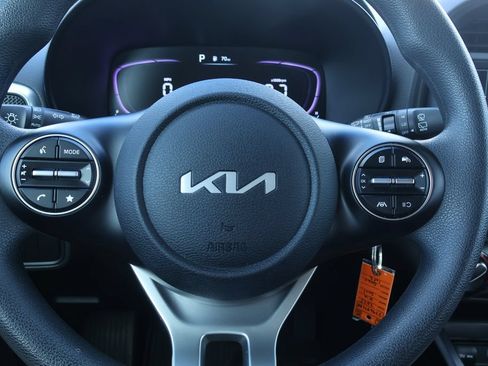 Used 2025 Kia Soul LX w/ LX Technology Package FWD image 18