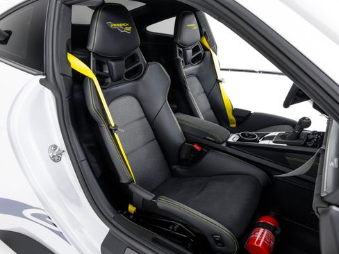 Used 2025 Porsche 911 GT3 RS RWD image 36