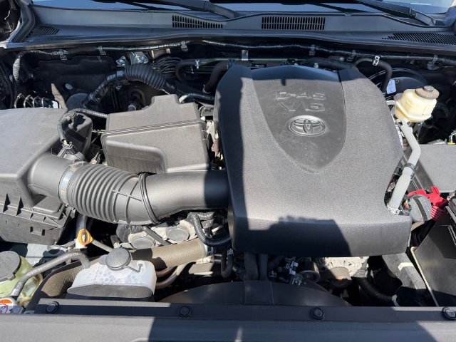 Used 2022 Toyota Tacoma Limited AWD/4WD image 19