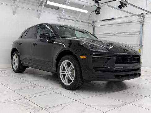 Certified 2026 Porsche Macan AWD/4WD image 10