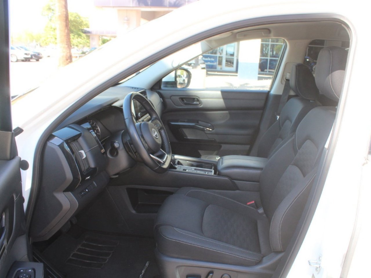 Used 2024 Nissan Pathfinder SV FWD image 13