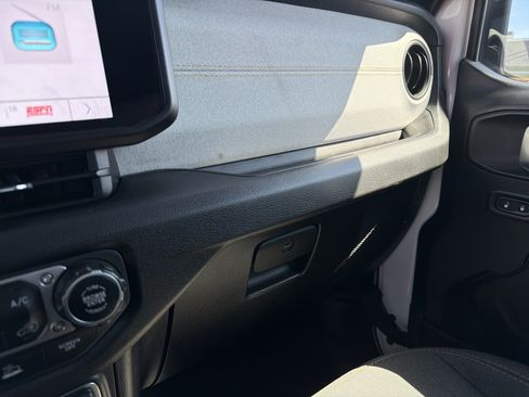 Used 2024 Jeep Wrangler Willys image 25