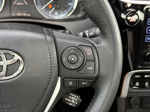 Used 2018 Toyota Corolla SE w/ SE Premium Package FWD image 28