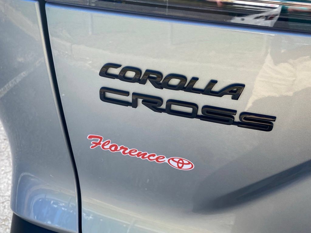Used 2025 Toyota Corolla Cross AWD Hybrid w/ Convenience Package image 15