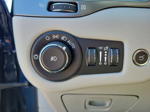 Used 2020 Jeep Cherokee Limited w/ Trailer Tow Group image 25