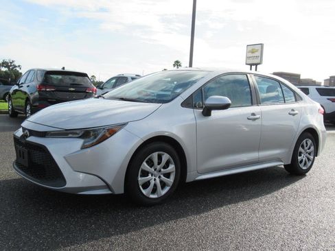 Used 2020 Toyota Corolla LE image 3
