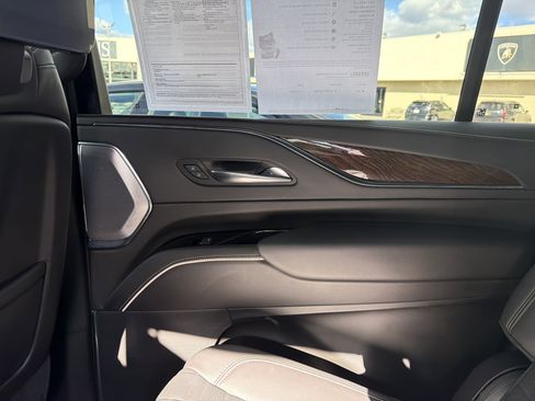 Used 2022 Cadillac Escalade ESV Premium Luxury Platinum image 30