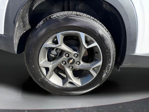 Used 2025 Chevrolet Trax LT w/ LT Convenience Package image 11