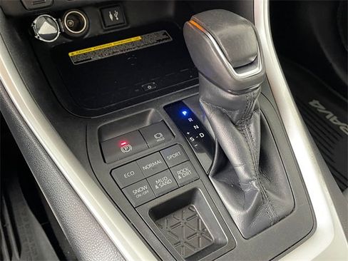 Used 2019 Toyota RAV4 XLE Premium image 10
