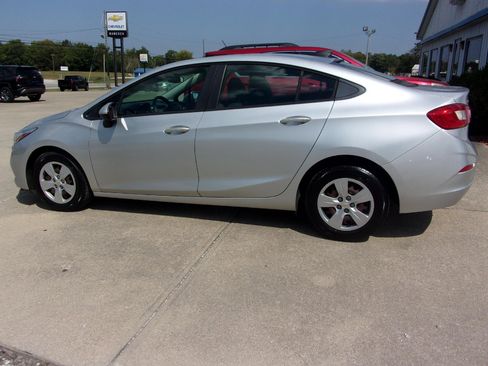 Used 2018 Chevrolet Cruze LS w/ LS Fleet Convenience Package FWD image 4