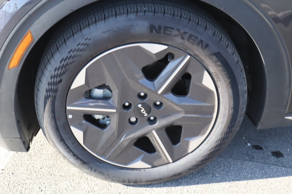 Used 2025 Kia EV6 Light RWD image 14