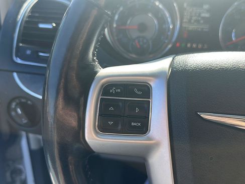 Used 2016 Chrysler Town & Country Touring w/ Driver Convenience Group FWD image 15