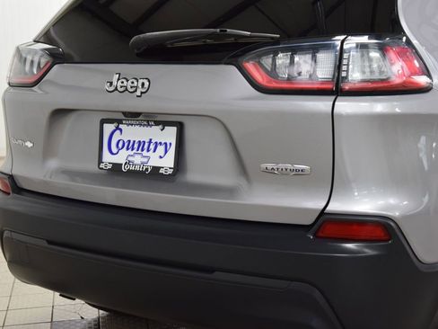 Used 2019 Jeep Cherokee Latitude w/ Cold Weather Group FWD image 21