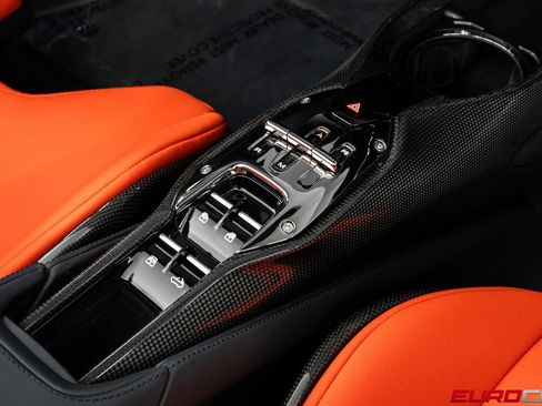 Used 2024 Ferrari SF90 Spider image 43