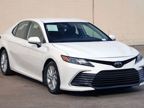 Used 2022 Toyota Camry LE FWD image 46