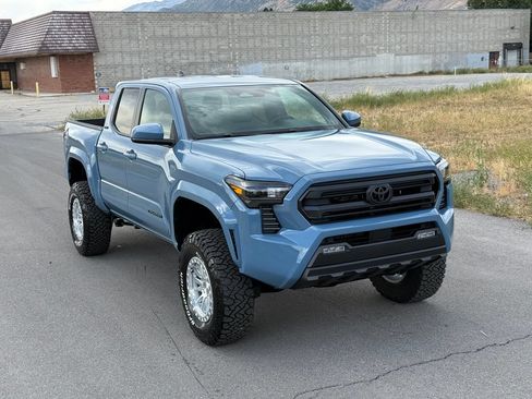 Used 2026 Toyota Tacoma SR5 AWD/4WD image 2
