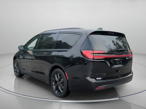 Used 2025 Chrysler Pacifica Limited FWD image 22