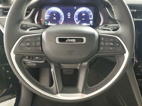 Used 2025 Jeep Grand Cherokee Laredo X image 21