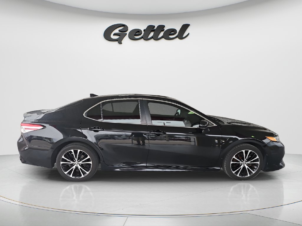 Used 2020 Toyota Camry SE FWD image 4