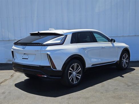 New 2025 Cadillac Lyriq Luxury image 3