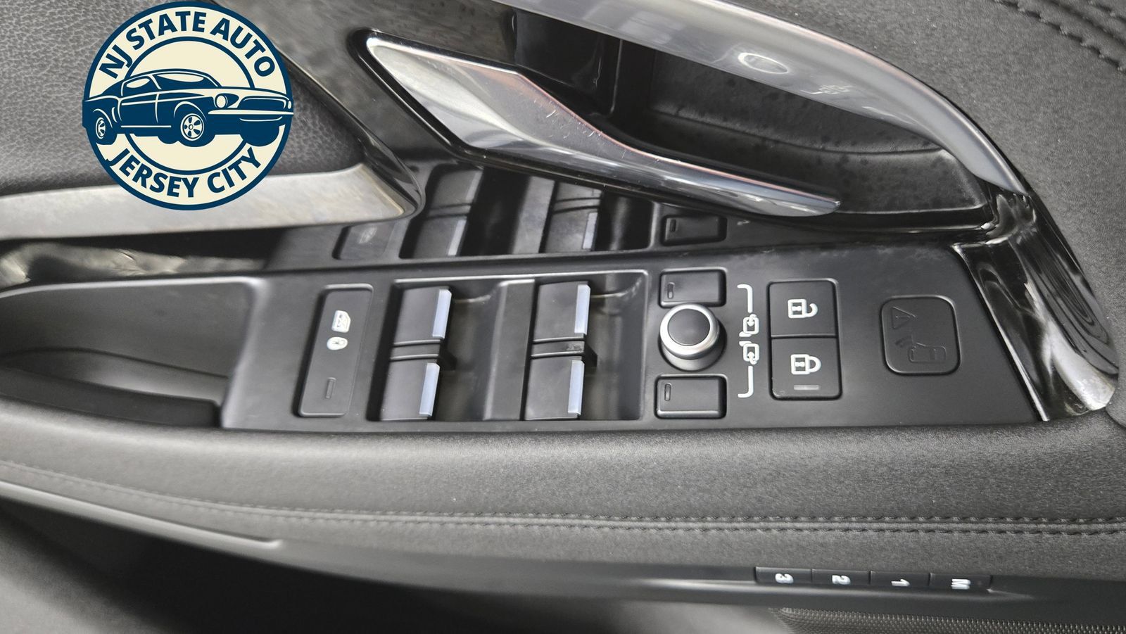 Used 2022 Land Rover Range Rover Evoque SE AWD/4WD image 23
