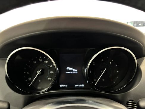 Used 2017 Jaguar F-PACE R-Sport image 34