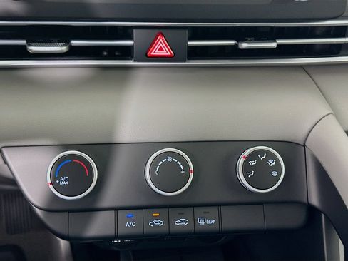 New 2026 Hyundai Elantra SE FWD image 13