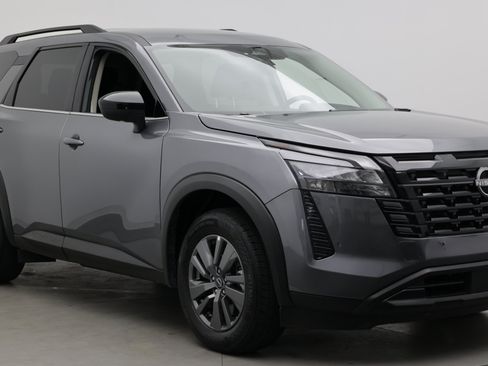 Used 2026 Nissan Pathfinder SV AWD/4WD image 3