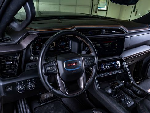 Used 2024 GMC Sierra 1500 AT4 w/ Technology Package AWD/4WD image 17