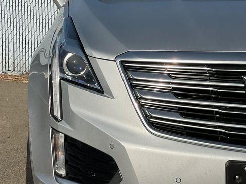 Used 2017 Cadillac XT5 Luxury AWD/4WD image 17