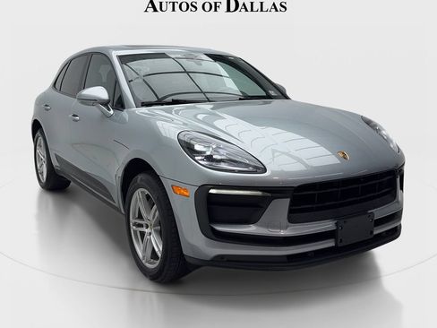 Used 2022 Porsche Macan AWD/4WD image 2